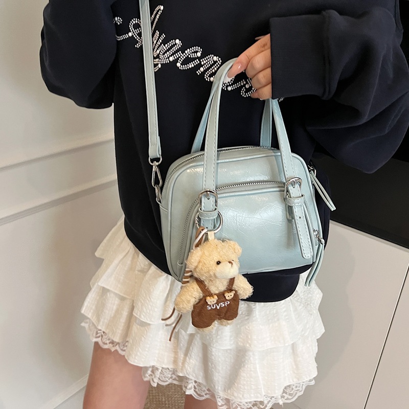 This is a new Spring/Summer 2025 fashionable, high-end, simple and light luxury handbag that is versatile for women and elegant for commuting. It is a single-shoulder crossbody bag Specification drawing