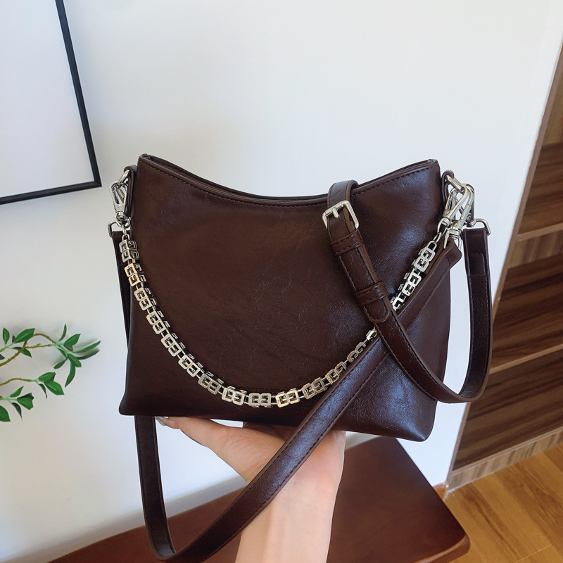 The 2024 new retro, fashionable and high-end casual small square bag for women's commuting to work, a Korean-style trendy women's bag details Picture