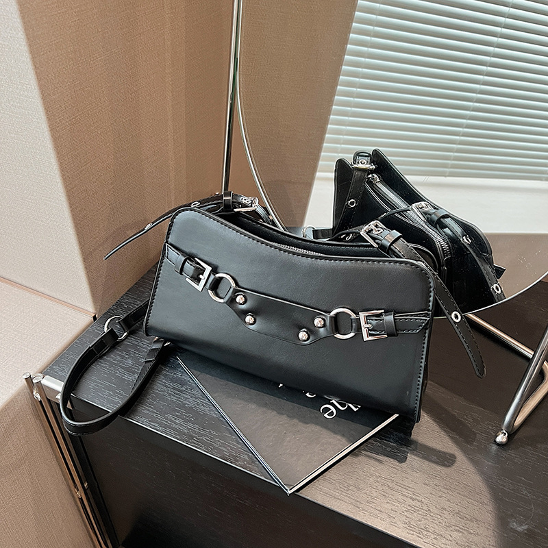 French niche design single-shoulder underarm bag 2024 retro fashion new hot girl high-end quality crossbody motorcycle bag Specification drawing