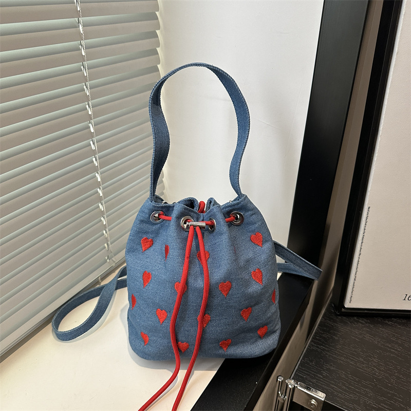 Korean embroidered heart-shaped drawstring pink handbag, 2025 new style single-shoulder crossbody bag, texture pleated bucket bag full figure
