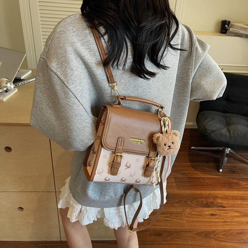 2025 New fashionable and versatile handbag, women's large-capacity single-shoulder bag, niche crossbody bag, printed trendy backpack details Picture