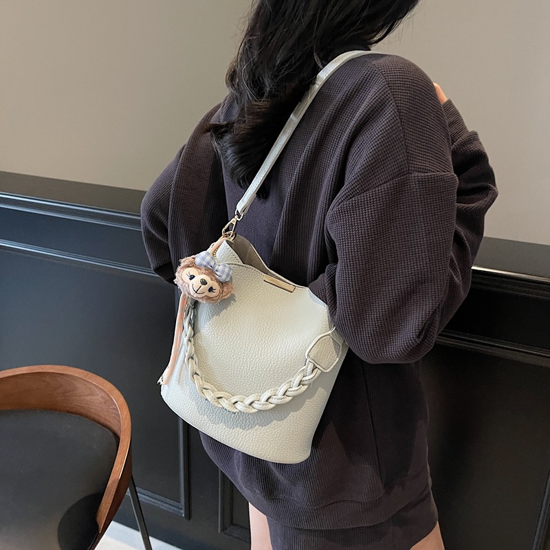 Retro lychee pattern hand-held bucket bag for women, new Spring/Summer 2025, trendy, fashionable, versatile and simple single-shoulder crossbody bag details Picture