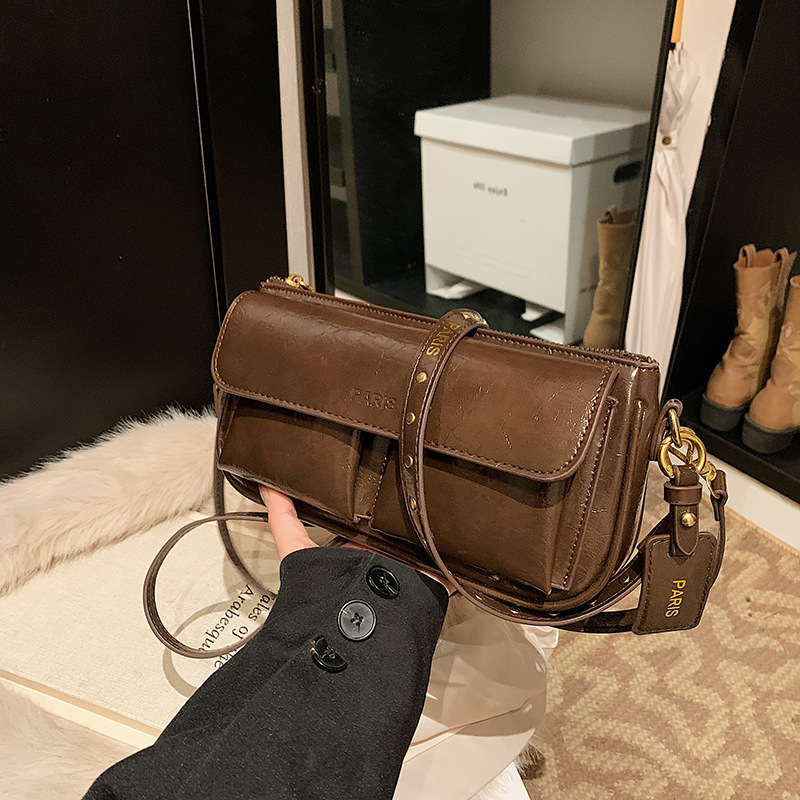 Retro bag for women, 2024 new style, single-shoulder and underarm bag for work and commuting, large capacity, niche design, crossbody small square bag full figure