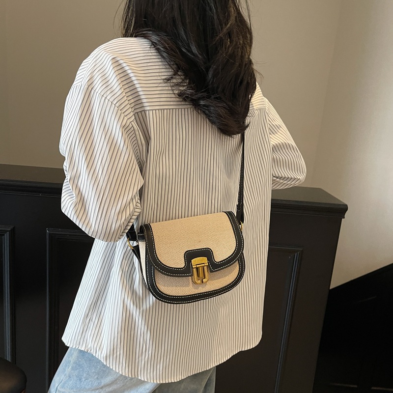 The 2025 summer new Korean niche color-blocking single-shoulder crossbody bag, a fashionable and retro saddle bag, and a versatile underarm bag details Picture