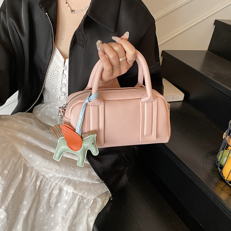 Cross-border fashion lychee pattern hand-held Boston bag 2025 New style, fashionable, versatile and niche commuter single-shoulder crossbody bag details Picture