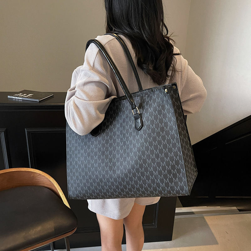 European and American retro 2025 new style fashionable and simple large-capacity tote bag, trendy hand-carried commuter lady tote bag Specification drawing
