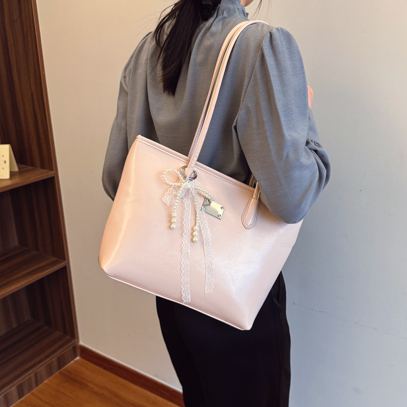 Cross-border 2025 New Style fashionable and simple tote bag, casual and trendy, large-capacity tote bag, niche design bag for women details Picture