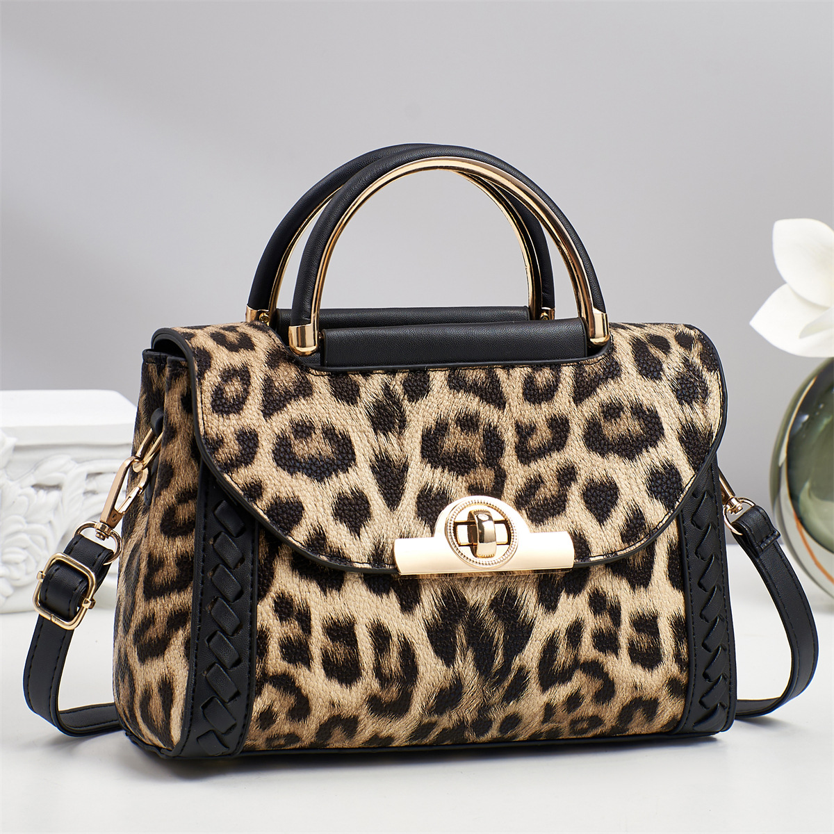 Leopard print trendy crossbody bag for women 2025 new single-shoulder crossbody bag, versatile and high-end small square bag full figure