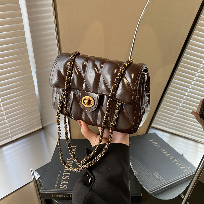 Diamond-shaped chain bag for women's fashion 2024 new niche design, single-shoulder crossbody bag, high-end casual small square bag details Picture
