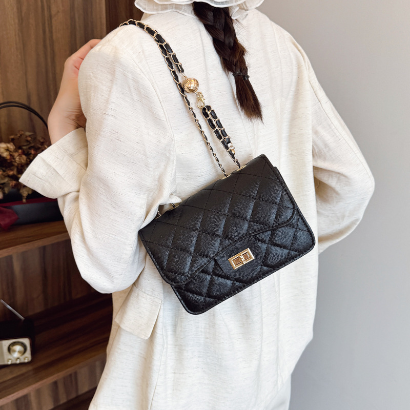 The 2025 new Korean-style diamond-shaped chain bag, a small chanel-style single-shoulder crossbody bag, a versatile small square bag for women Specification drawing