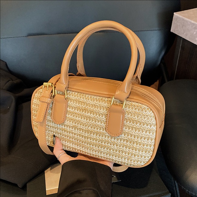 This is a new Korean hand-held pillow bag with a unique design for the summer of 2025. It is a versatile single-shoulder crossbody bag made of straw weaving full figure