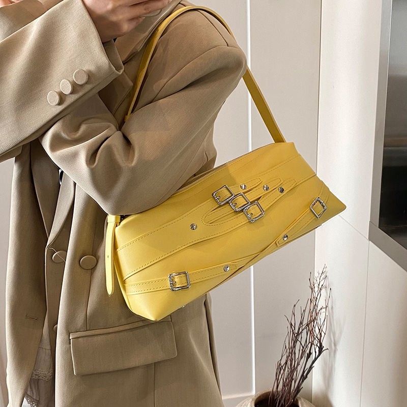 Korean motorcycle style underarm bag for women, 2025 new trendy, fashionable and stylish baguette bag, versatile single-shoulder handbag full figure