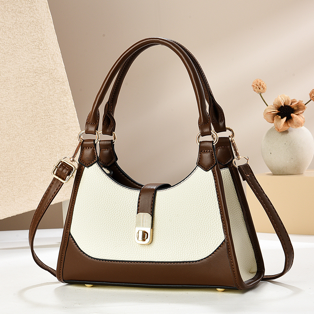 A new Korean-style women's bag with a high-quality texture, a fashionable lock buckle single-shoulder hand-carry bag, and a trendy and stylish baguette bag full figure