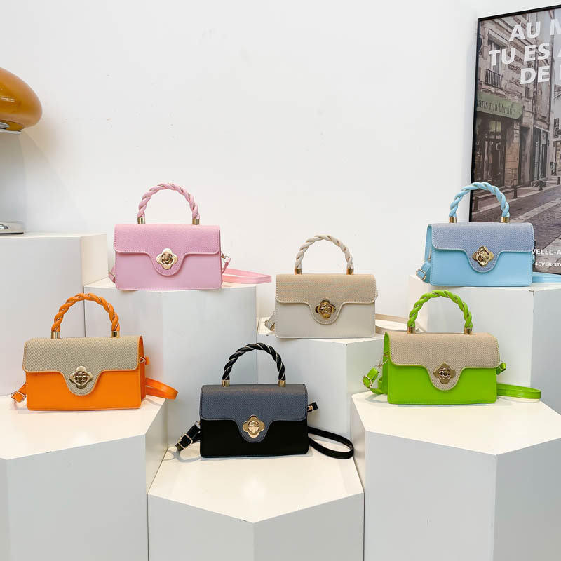 Spring/Summer 2025 fashionable, simple and versatile handbag, solid color, high-end quality and elegant, single-shoulder crossbody bag for women Application Scenario