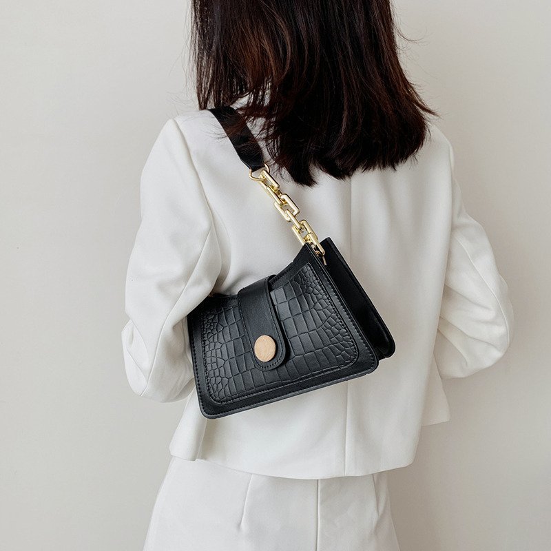 Summer women's crocodile-patterned small bags, 2023 popular new trendy and fashionable single-shoulder underarm bags, casual baguette bags Application Scenario