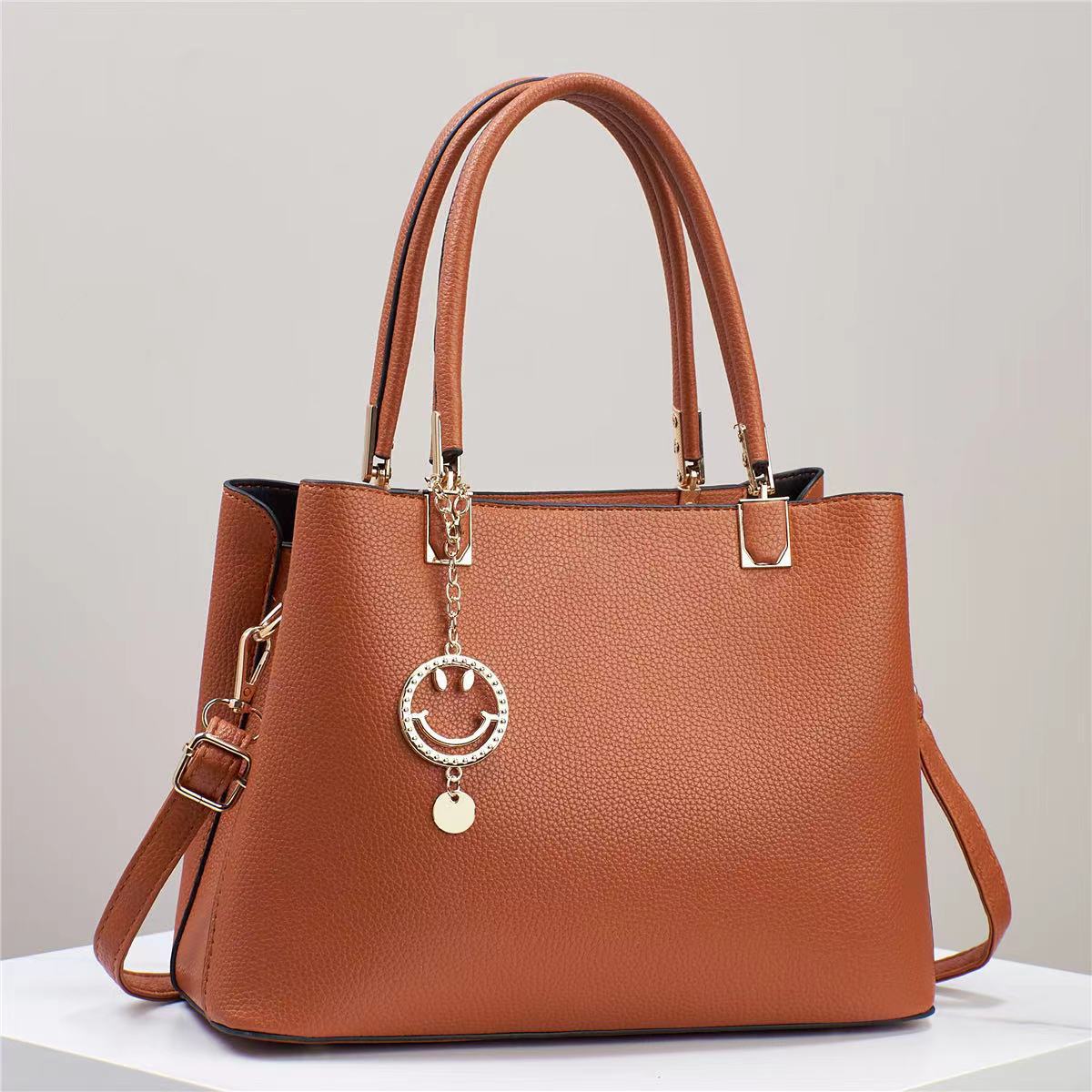 A new autumn and winter Korean-style trendy crossbody fashionable women's bag with a versatile large bag Specification drawing