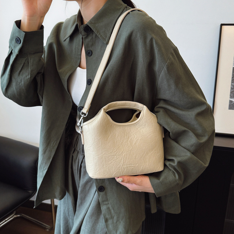 Korean trendy hand-held bucket bag for women, new Spring/Summer 2025, casual, versatile, stylish and high-end single-shoulder crossbody bag details Picture