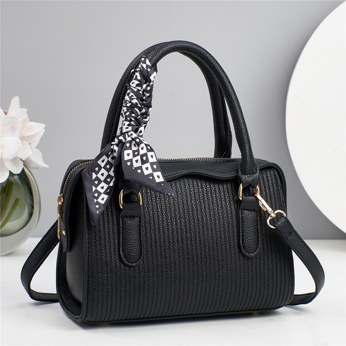 Cross-border embossed women's hand-held bag for women 2025 autumn/winter, Korean Instagram simple and fashionable single-shoulder bag, hand-held crossbody bag details Picture