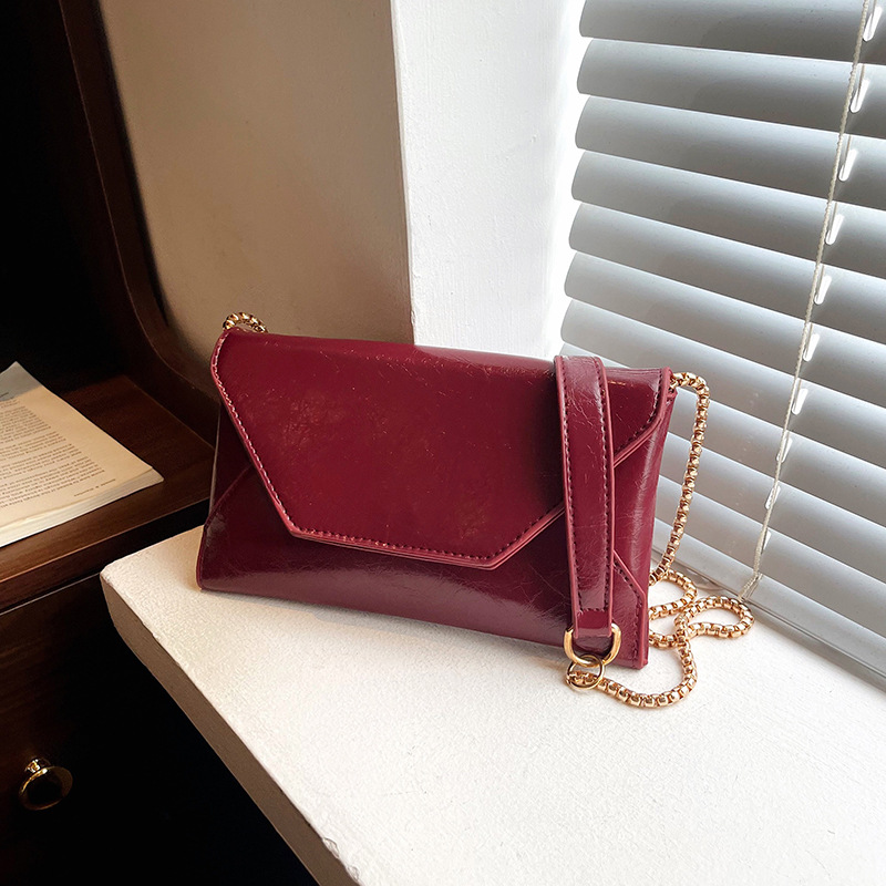 Crossbody bag, mobile phone bag for women, 2025 new style fashionable solid color envelope chain bag, versatile and simple single-shoulder mobile phone bag full figure