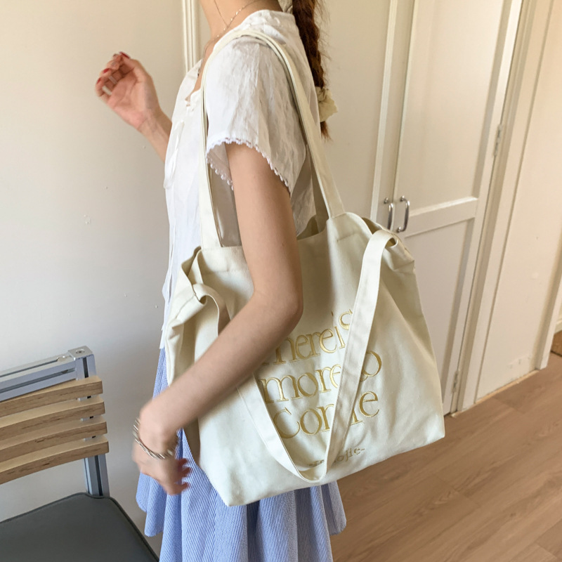 Letter-embroidered canvas bag, large-capacity tote bag, Korean-style casual commuting bag, student single-shoulder bag, trendy crossbody bag Application Scenario