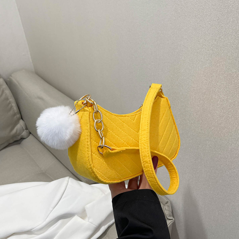 This is a new, trendy and stylish single-shoulder bag for women in spring 2023. It is a casual and commuting crossbody bag for women full figure