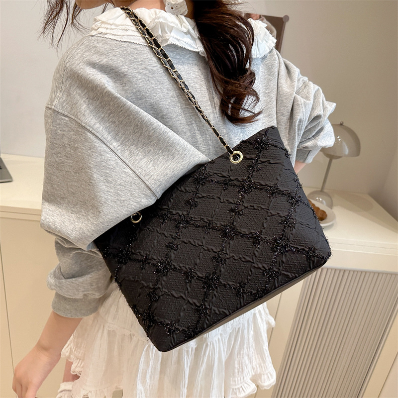 Trendy and fashionable women's single-shoulder underarm bag 2025, large-capacity simple tote bag for women, student commuting to school Specification drawing