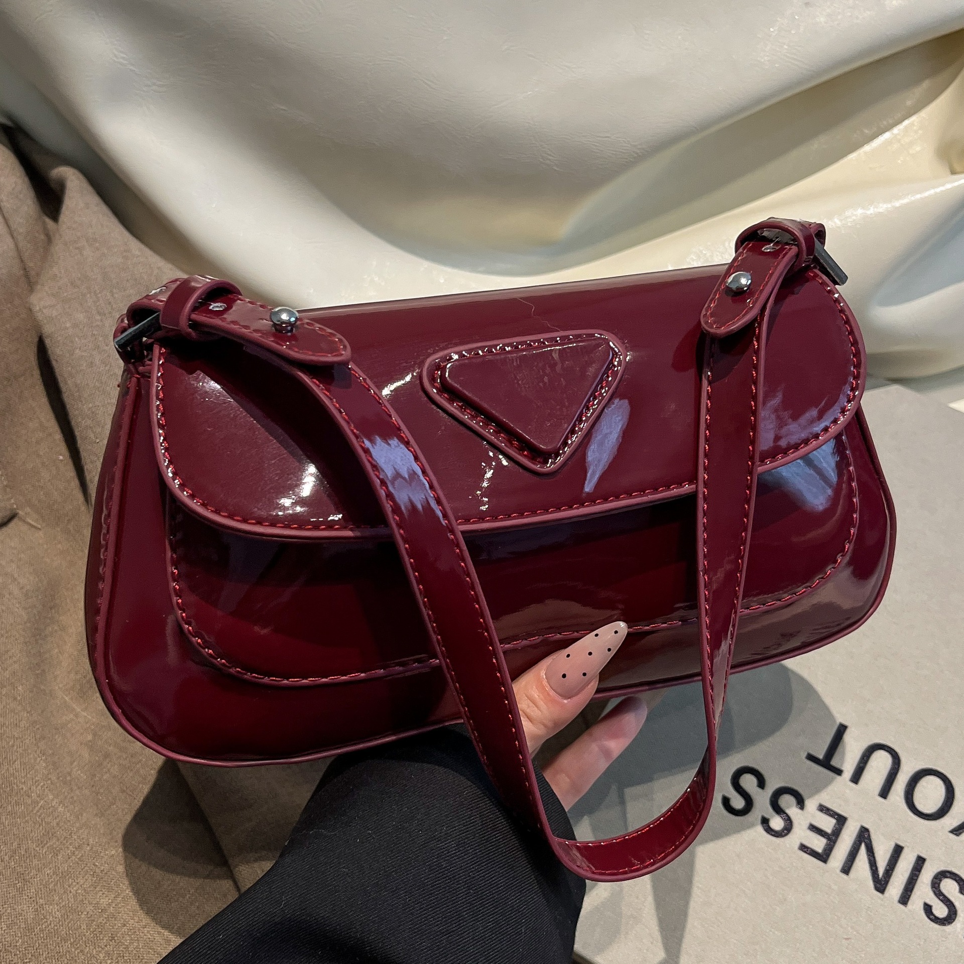 Cross-border bag, niche, high-end quality, underarm bag, versatile for women, Spring/Summer 2025 new fashionable crossbody single-shoulder bag full figure