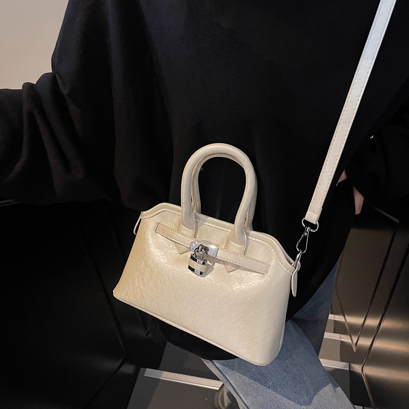This year, women's bags, retro shell single-shoulder bags, high-end texture, niche handbags, versatile and exquisite crossbody bags are in fashion full figure