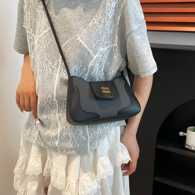Cross-border Women's Bag 2025 New under-arm crescent bag for women, fashionable and elegant, simple and versatile, single-shoulder crossbody small square bag details Picture