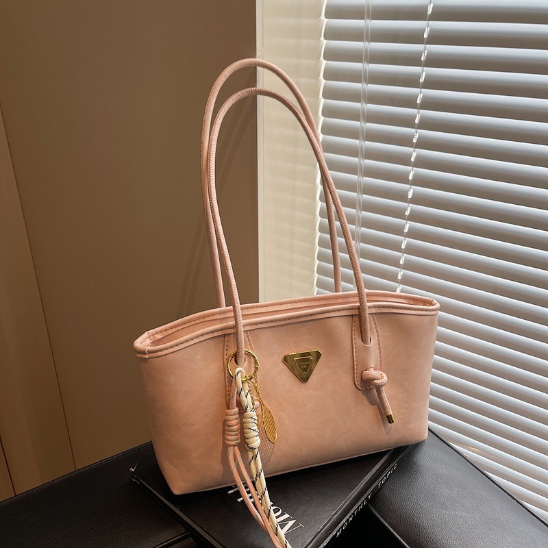 French retro underarm bag for women 2025 new style, fashionable and niche design, single-shoulder bag, versatile and large-capacity commuting bag details Picture