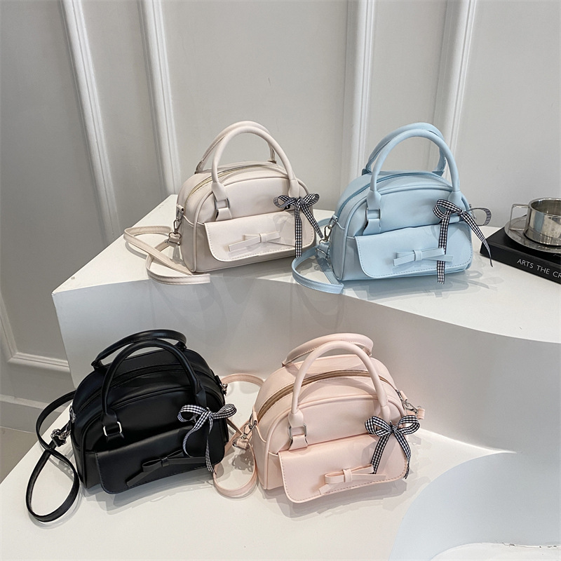 A simple, casual and versatile single-shoulder crossbody bag for women with a Korean-style, niche and high-end bow hand-held Boston bag Application Scenario
