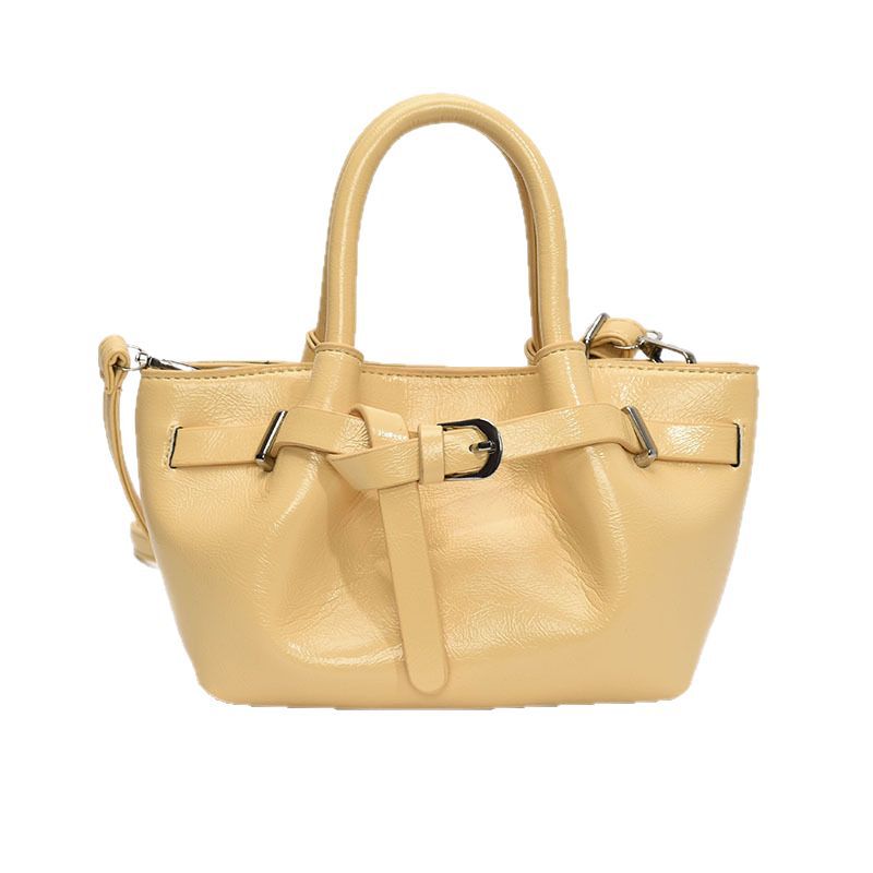 Simple oil wax leather handbag for women, 2025 new style niche pleated cloud bag, casual single-shoulder crossbody bucket bag Item Picture