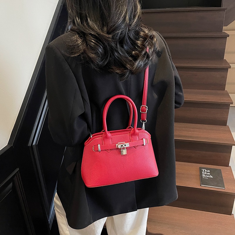 High-end texture versatile handbag for women, 2025 new style simple Korean crossbody bag, fashionable and stylish single-shoulder bag Application Scenario