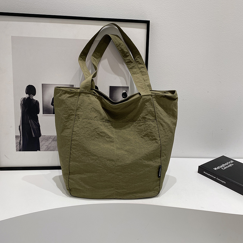 Simple nylon fabric bag, women's large-capacity trendy casual light shoulder bag, solid color versatile student commuting tote bag full figure