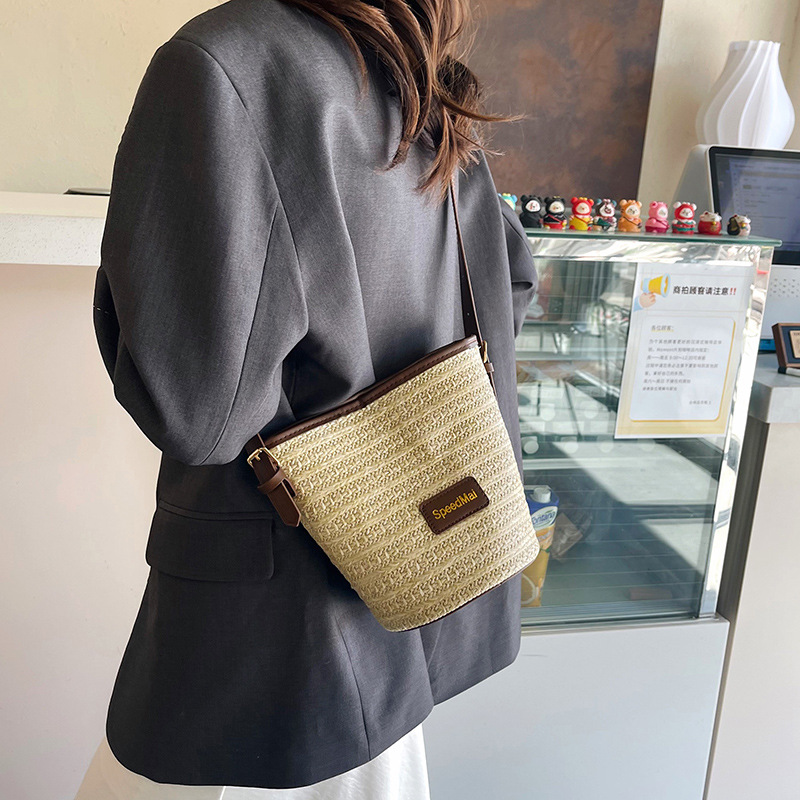 2025 New style fashionable single-shoulder bag, casual woven bag, girls' cute summer beach vacation bag, quality bucket bag Specification drawing