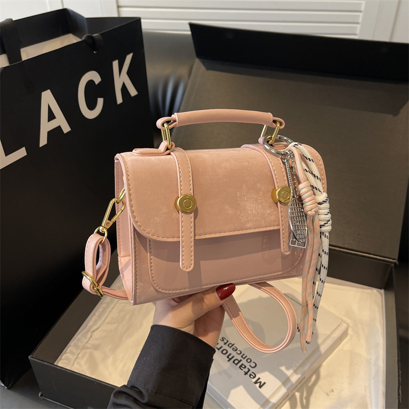 High-end retro matte handbag for women, 2025 new trendy and fashionable small square bag, single-shoulder crossbody bag for women full figure