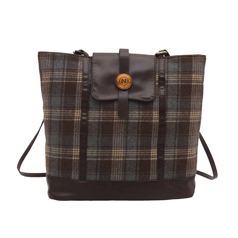 This winter retro high-end checkered multi-shoulder texture women's handbag is cute and casual, with a crossbody style Item Picture