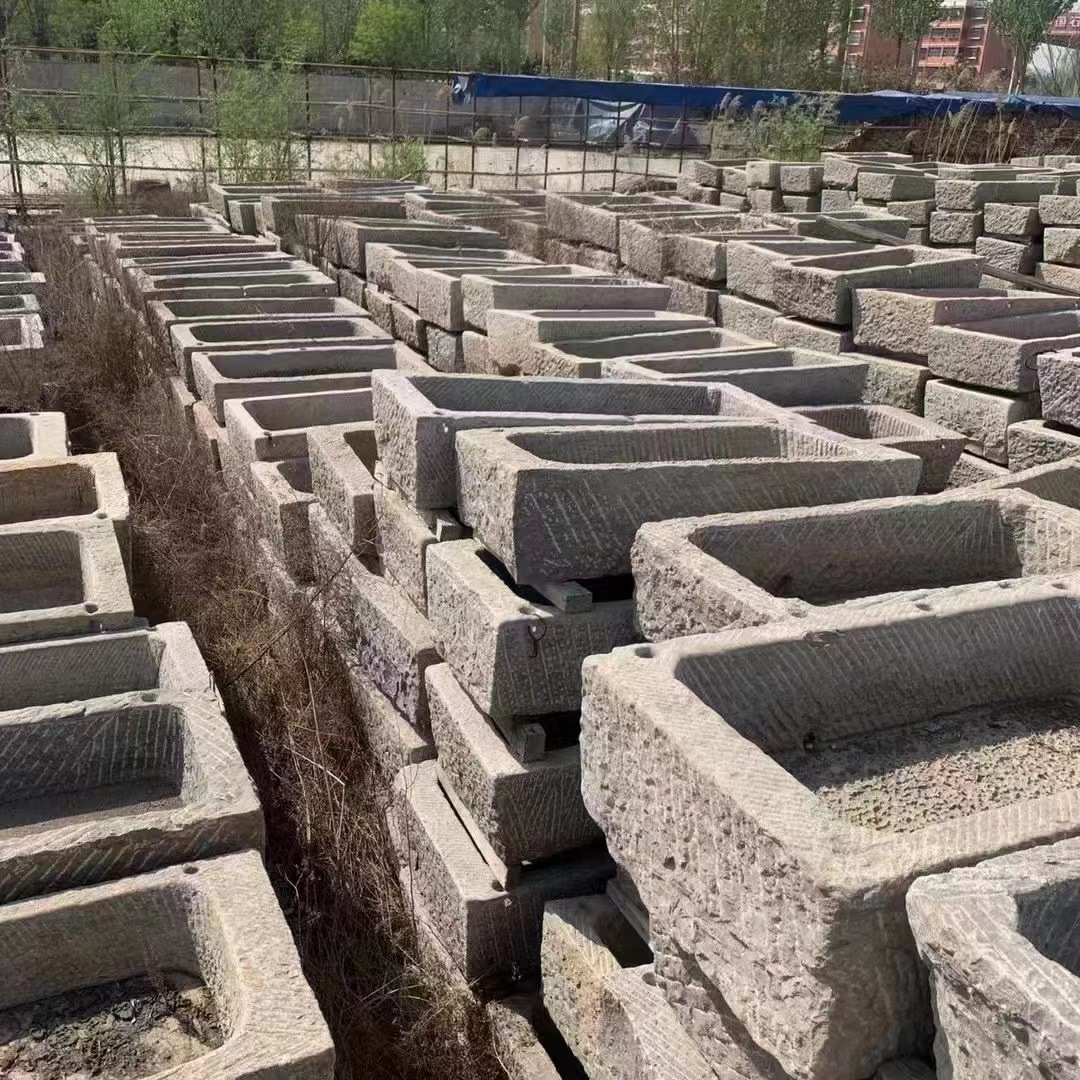 Ancient building old stone troughs, old ox troughs, old pig troughs, balcony flower POTS, landscape ornaments, fish-keeping stone basins, courtyard ornaments, old stone tools full figure
