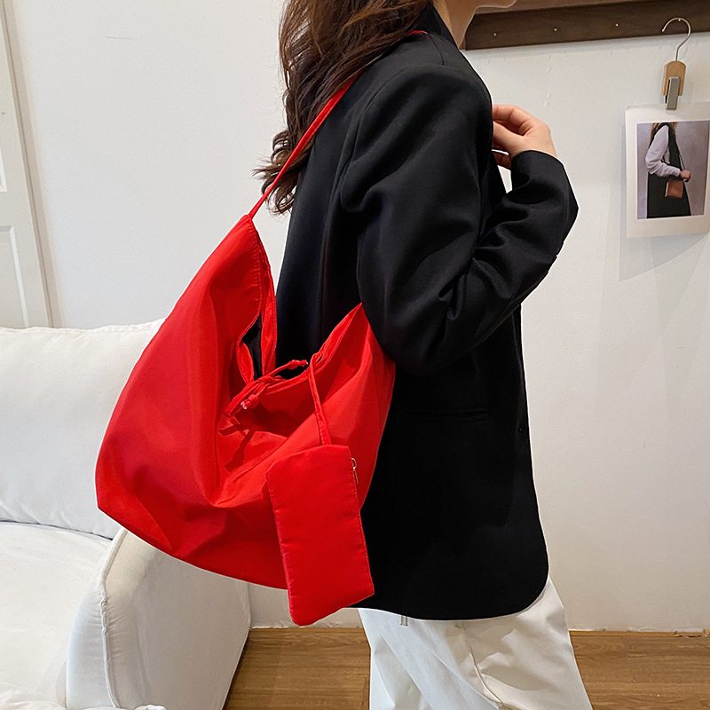 Korean-style simple nylon large-capacity fabric bag 2025 new laid-back style casual and versatile single-shoulder tote bag details Picture