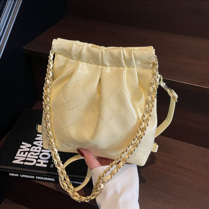 A light luxury high-end pleated and simple diamond-shaped chain versatile backpack for women, a new fashion single-shoulder crossbody bag for 2025 full figure