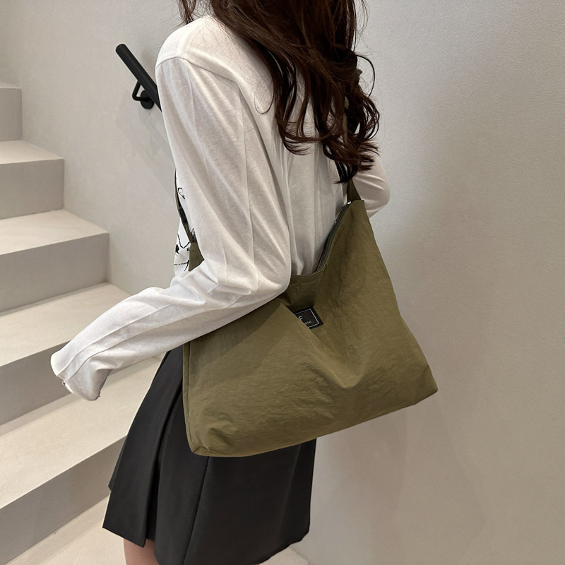 A new, casual and simple single-shoulder bag with a niche design for women's fashion in spring 2025 Specification drawing