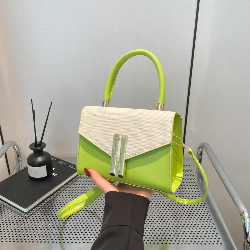 "2025 New bags, a trendy single-shoulder small square bag, casual and stylish crossbody bag for women. full figure
