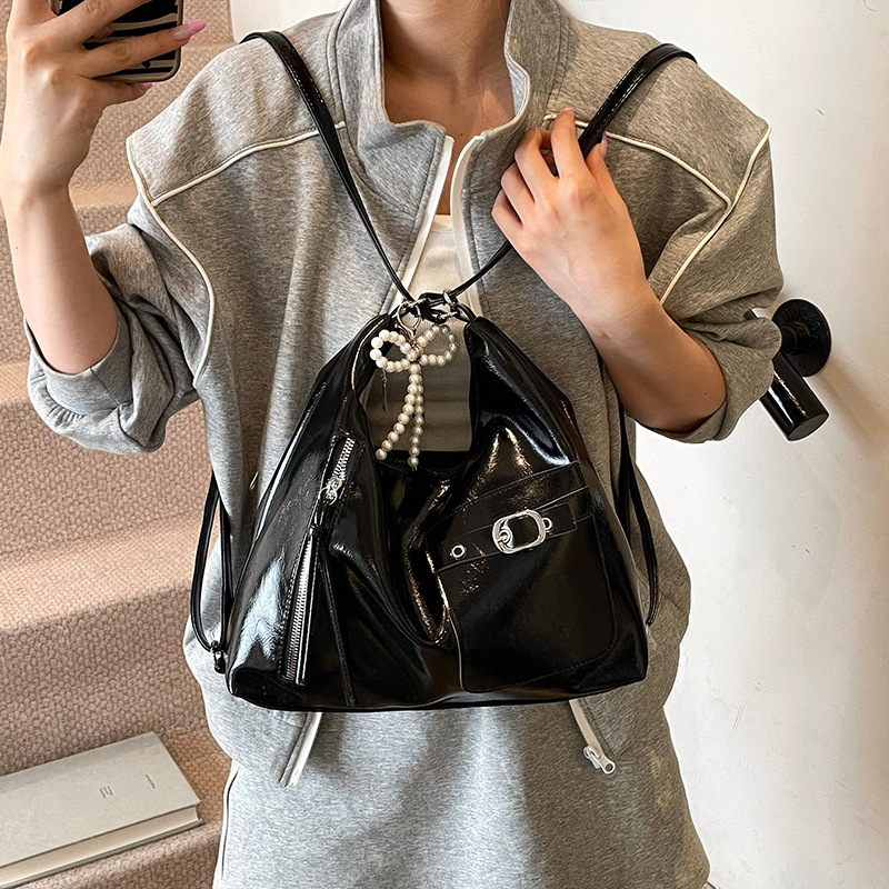 A simple and casual soft-faced large-capacity backpack for women, a new style of fashionable commuting single-shoulder crossbody bag for 2025 details Picture