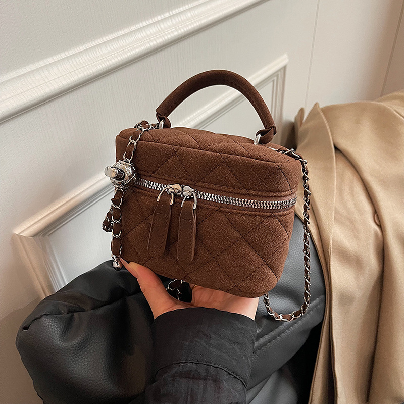 A high-end suede mini chanel-style diamond-shaped chain small bag for women, 2024 new mini single-shoulder crossbody phone bag details Picture