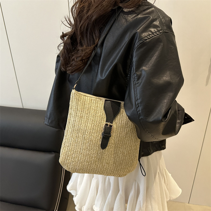 Summer straw woven bag for Women 2025 New style casual commuting woven bucket bag, trendy seaside and beach vacation crossbody bag details Picture