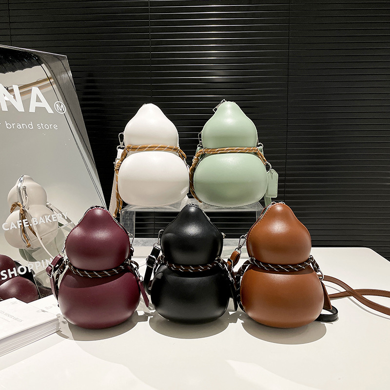 Cross-border trendy wine gourd bag, a niche design with a high-quality single-shoulder bag, an Instagram trendy and cute backpack, and a crossbody bag Application Scenario