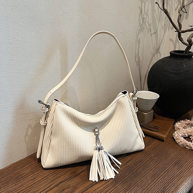 Korean minimalist single-shoulder tote bag 2024 new style, fashionable fringed, niche, large capacity, crossbody, elegant commuting bag for women Specification drawing