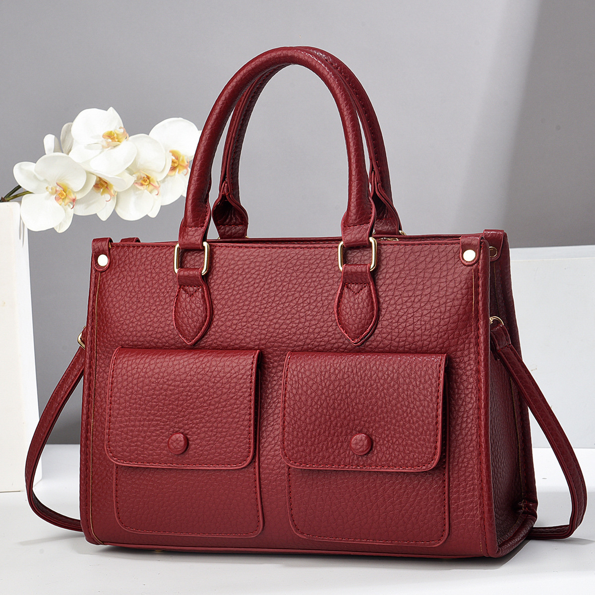 A new 2024 trendy handbag for middle-aged women, a spacious and large-capacity commuting crossbody bag for mom Specification drawing