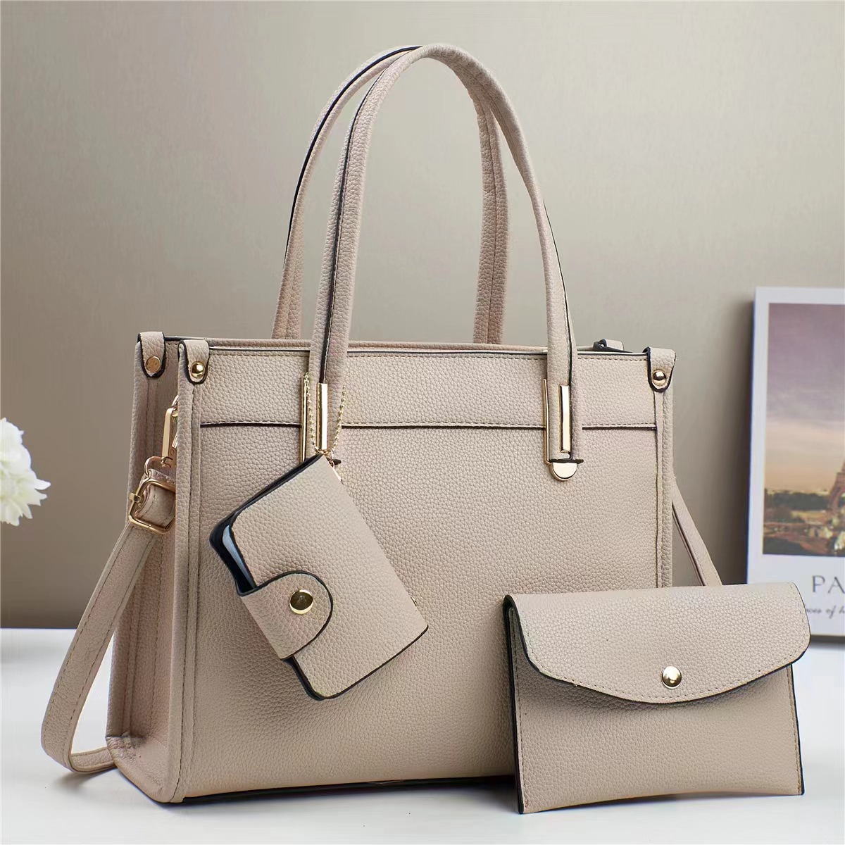 The new mother-and-child bag, a retro large-capacity bag, a cross-border fashion hand-held shoulder bag, a versatile and niche commuter tote bag details Picture