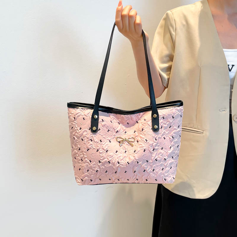 New Summer 2025 niche printed large-capacity bag, commuter style tote bag, fashionable single-shoulder bag for women full figure